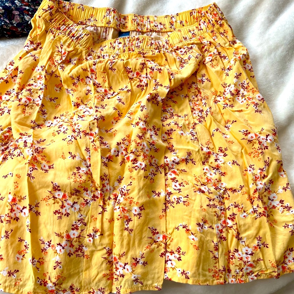 Yellow flowered short skirt